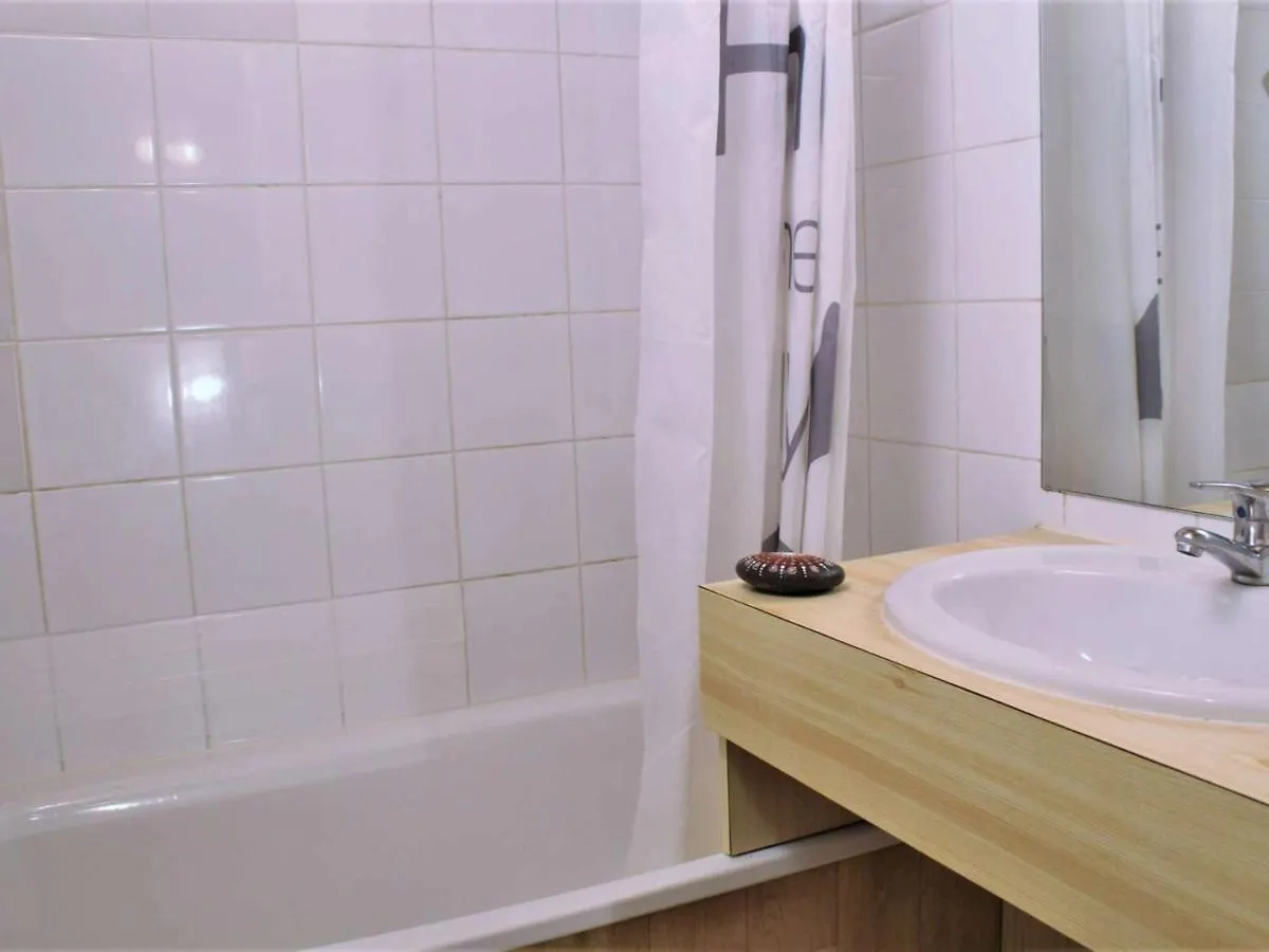 Studio Cabine 6 Pers A Risoul 1850, Skis Aux Pieds, Balcon Sud, Proche Navette Gratuite - Fr-1-330-544 0*,  France